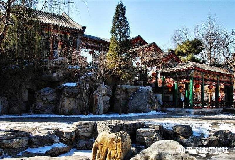 江宁(今南京)小仓山人,清代著名学者,文学家,字子才,号简斋,随园老人