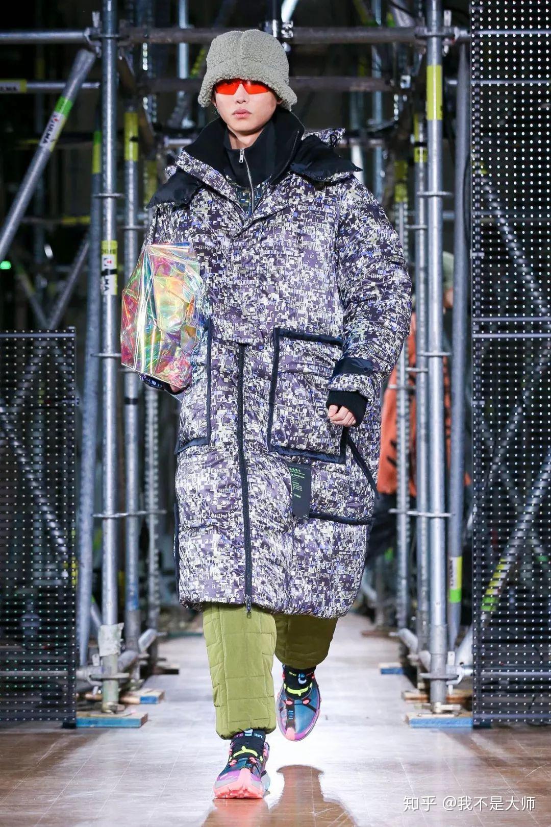 李宁新一季巴黎男装秀请来成龙穿潮服t台走秀功夫系列再次点燃国潮