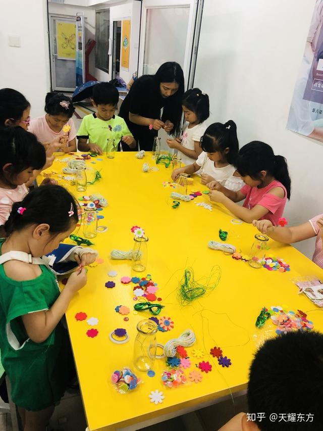 公益晚报慈善超市公益教育手工创意课点亮社区