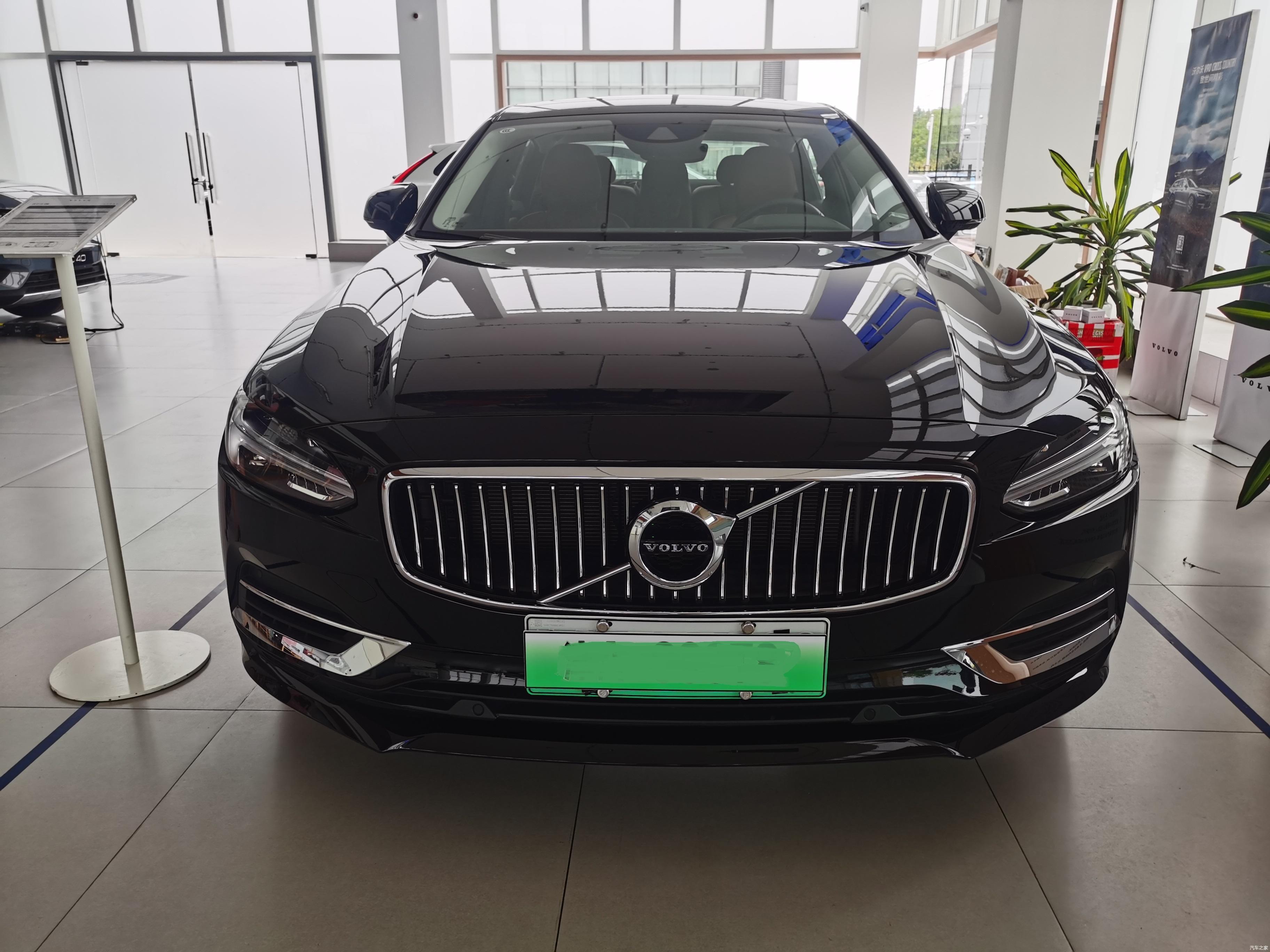 到店实拍哈尔滨地区2020款沃尔沃s90插电混动优惠高达85万