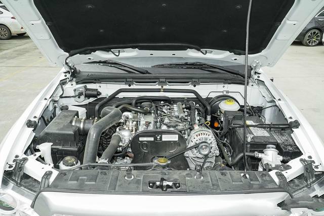 5t柴油发动机,最大功率110千瓦,峰值扭矩360牛·米,传动系统全系匹配6