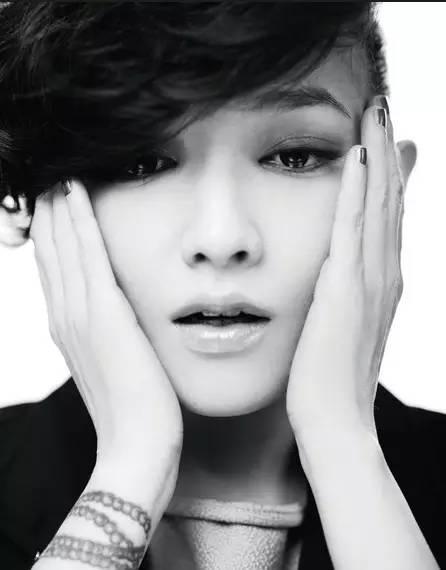 40岁的范晓萱,不结婚没孩子,依然是个小魔女!