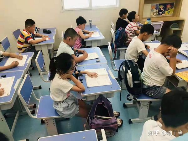 小学生去托管机构好不好（小学生托管收费吗）