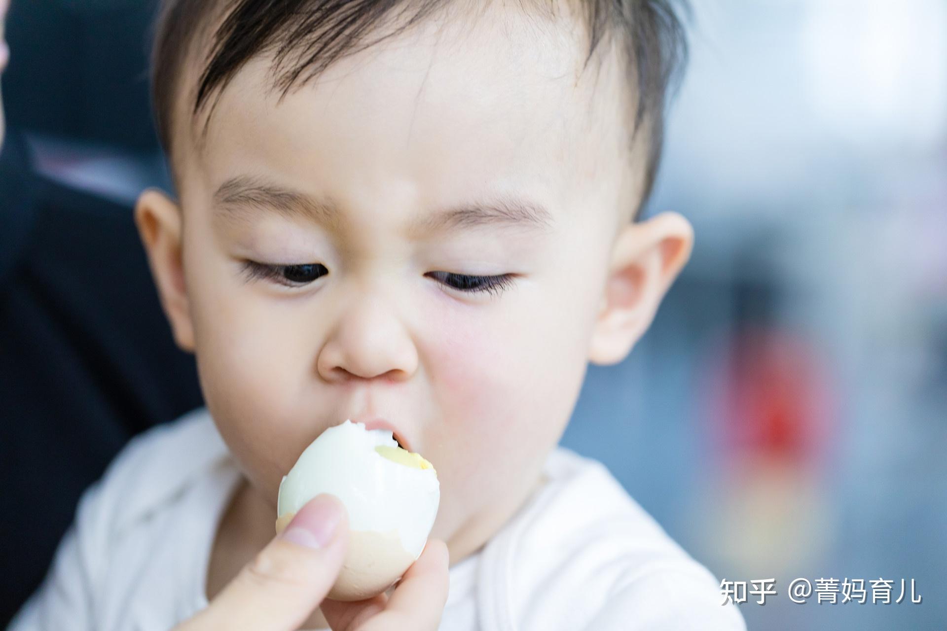 小孩每天吃多少鸡蛋合适？不同年龄各有推荐食用量