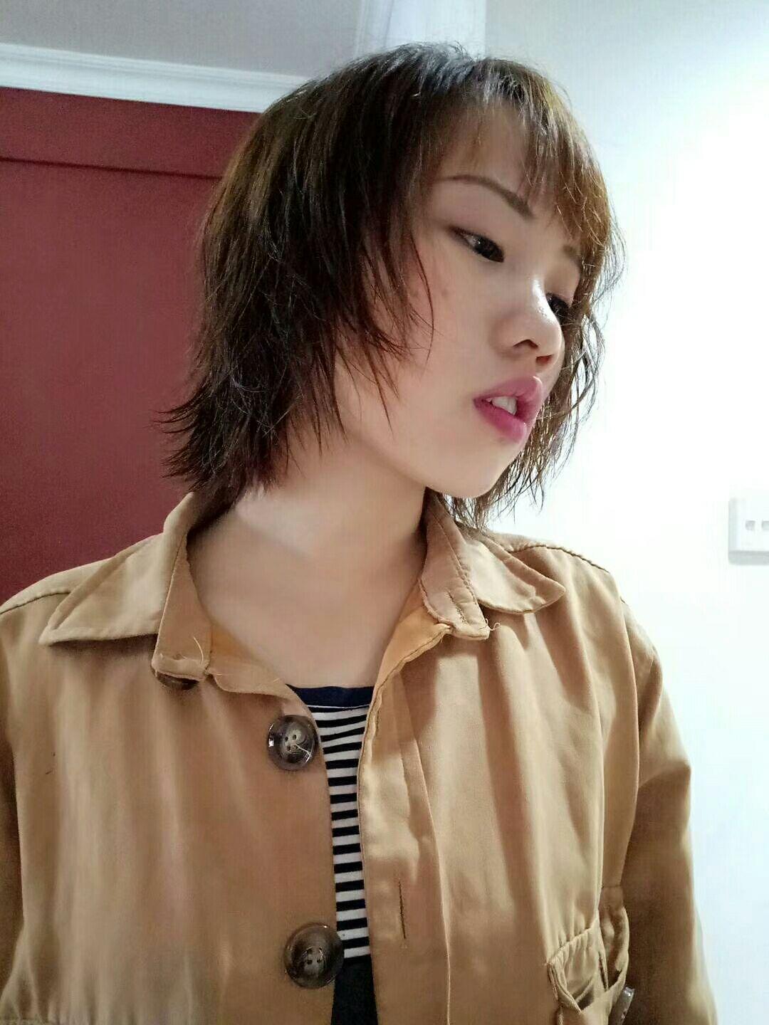 刀就往我头上剃了几刀还说"你现在没得后悔的了"下图第一张是剪光头的