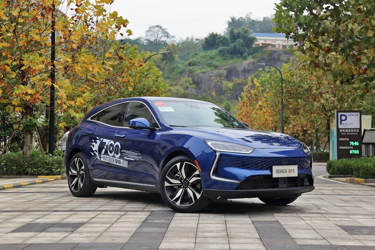 700马力的赛力斯sf5心有猛虎续航无忧
