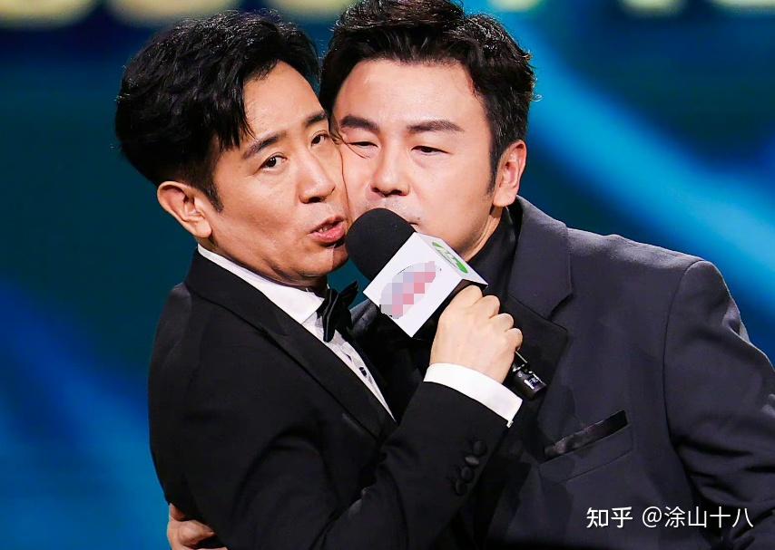 那时的雷佳音心里一直都有气.同学孙艺洲凭借《爱情公寓》成功"出圈".