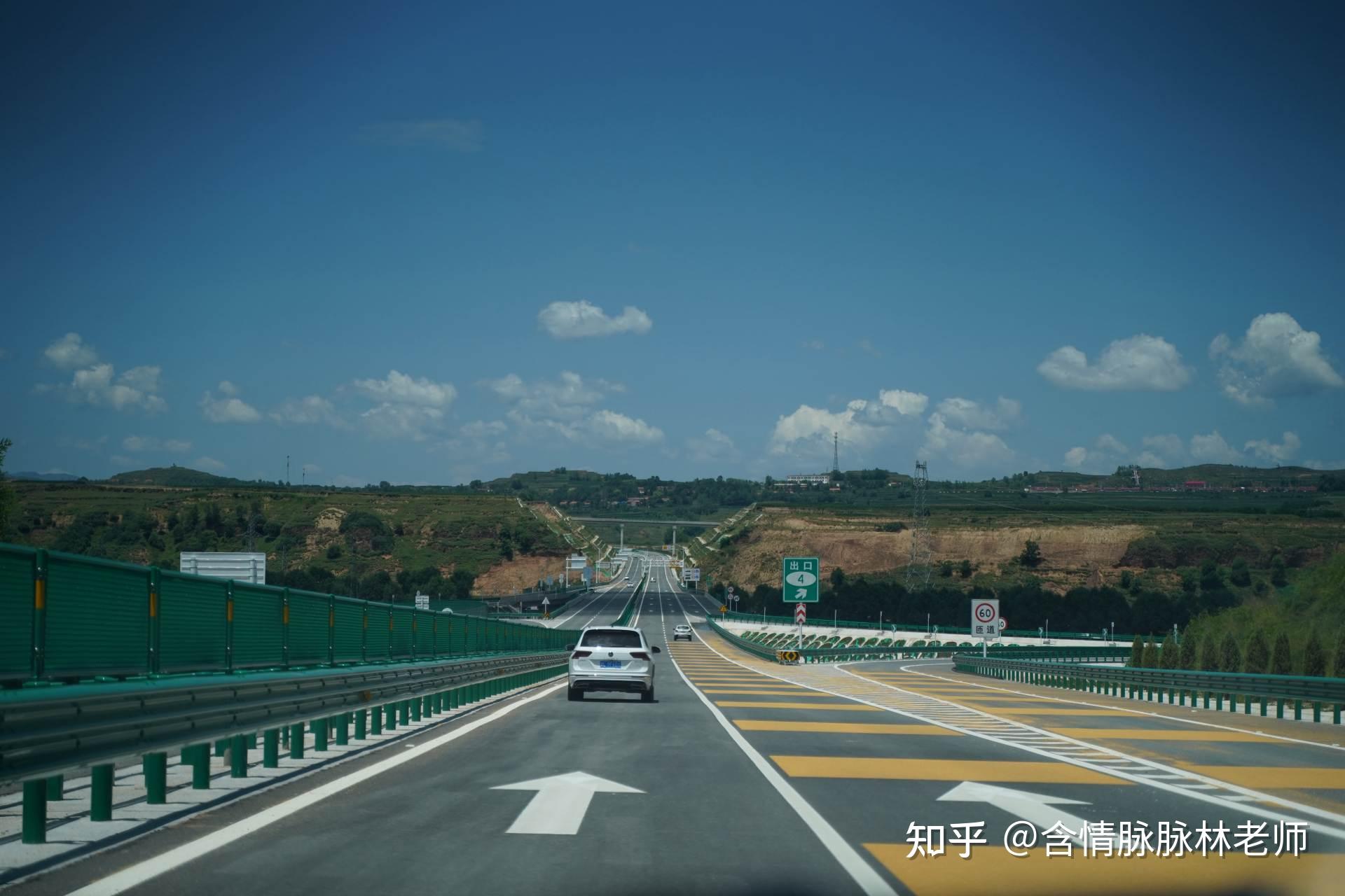 其实除了路上赶路之外,很多时候都要协调住宿的事情,建议之前就把房间