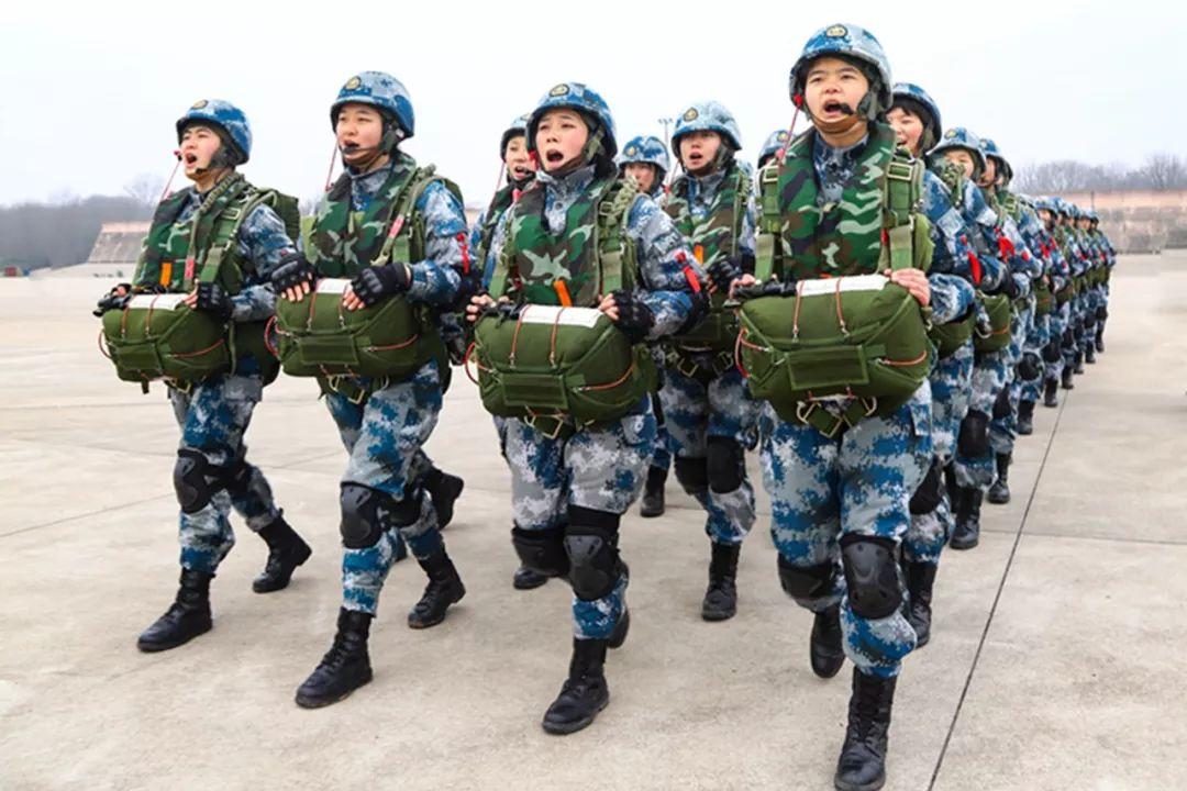标准始终一流;战斗力建设的冲锋号角始终嘹亮;上甘岭英雄部队的光荣旗