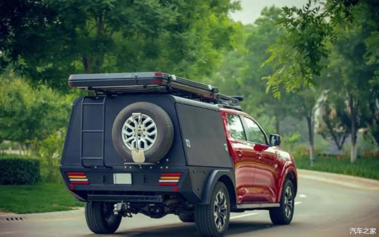 长城炮皮卡房车版亮相原厂拖车钩工兵铲睡觉方便