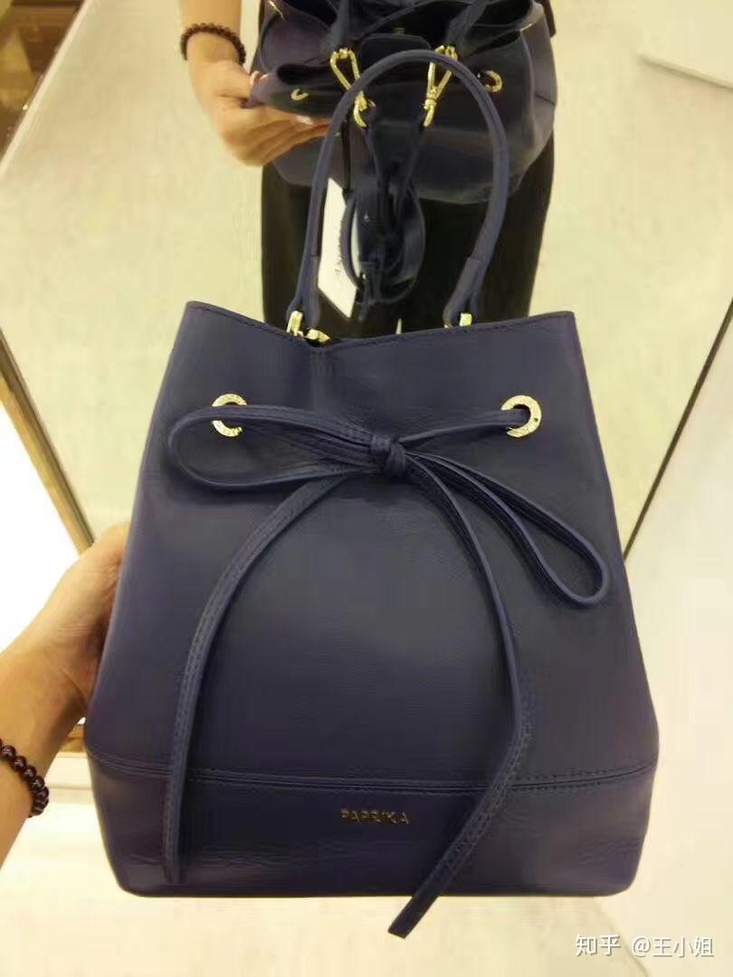 paprika新款牛皮水桶包包