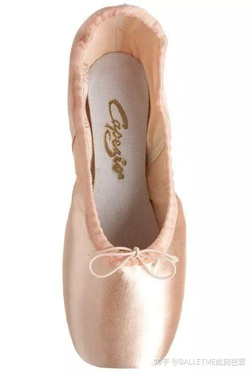 成人芭蕾练功指南|如何挑选合适自己的足尖鞋?