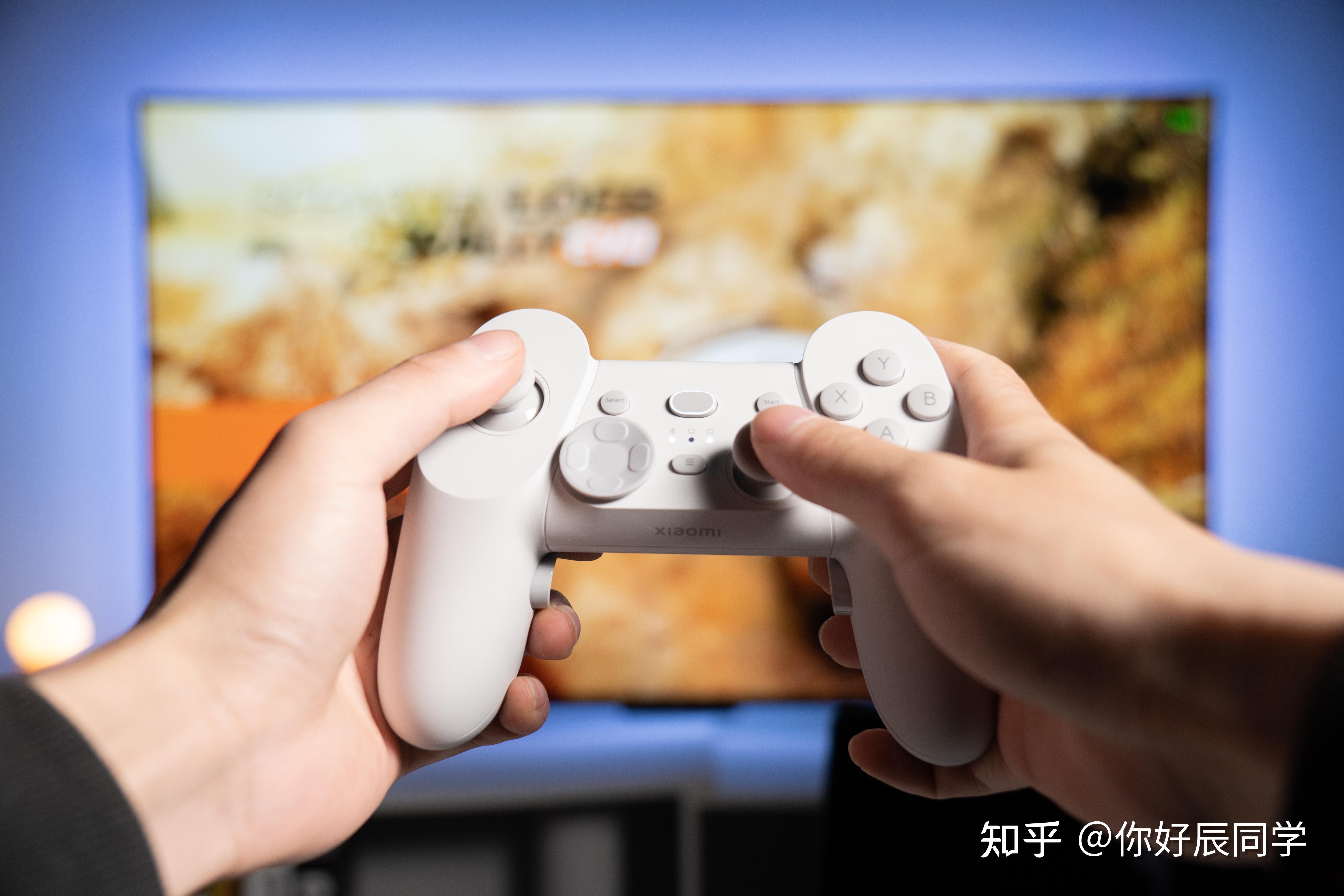 首先来看下手柄夹上手机的效果,如果你使用的是小米或红米手机栽 