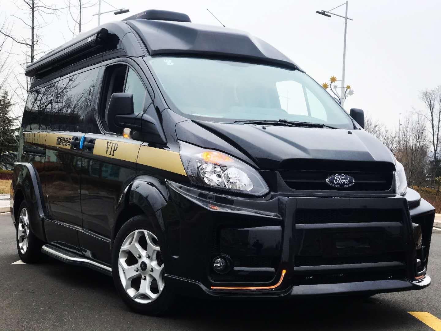 南昌汽车房车展:黑色霸气车身搭配航空座椅,福客特房车来袭