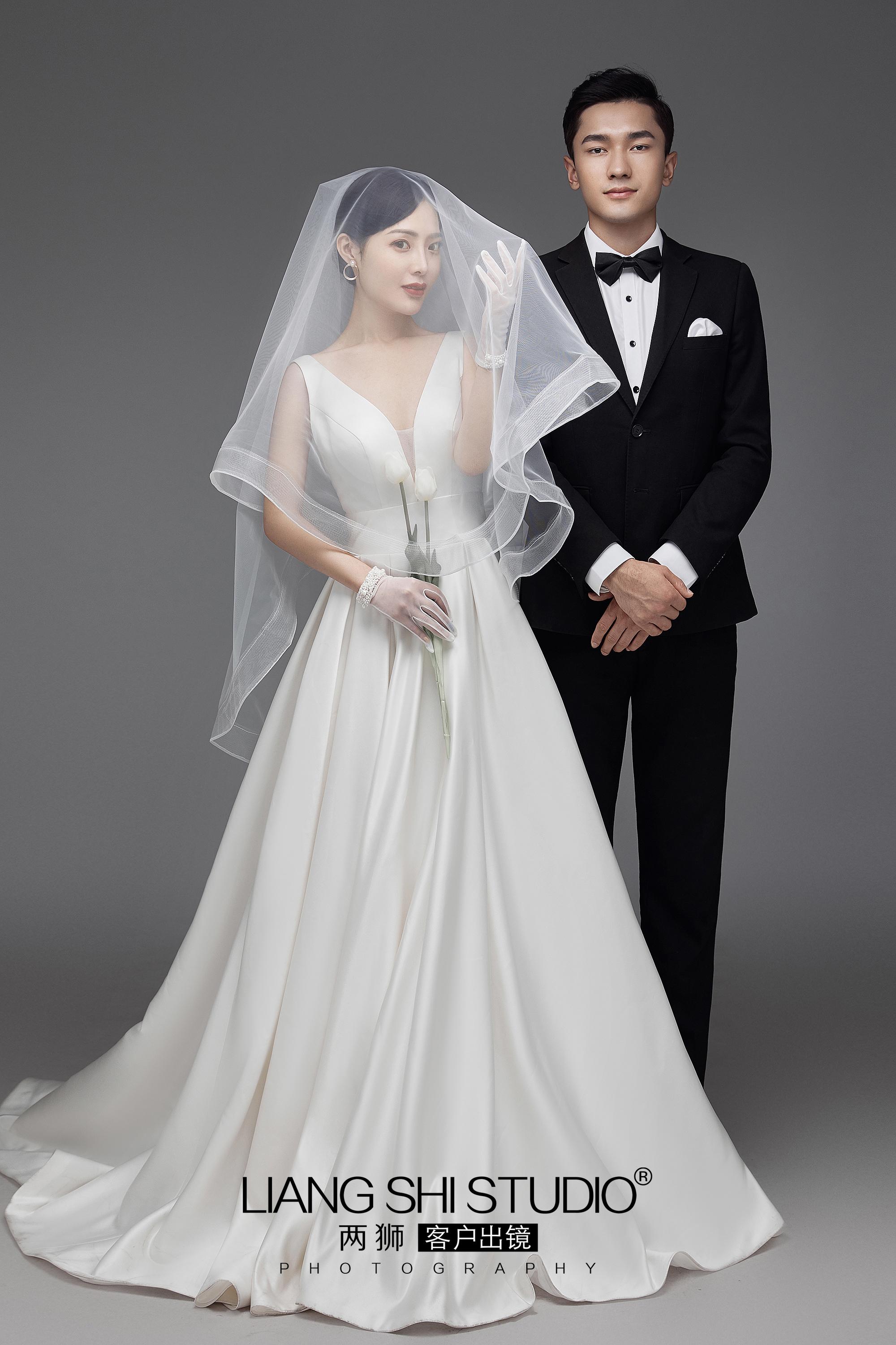 单色室内婚纱照高级感满满07北京婚纱照