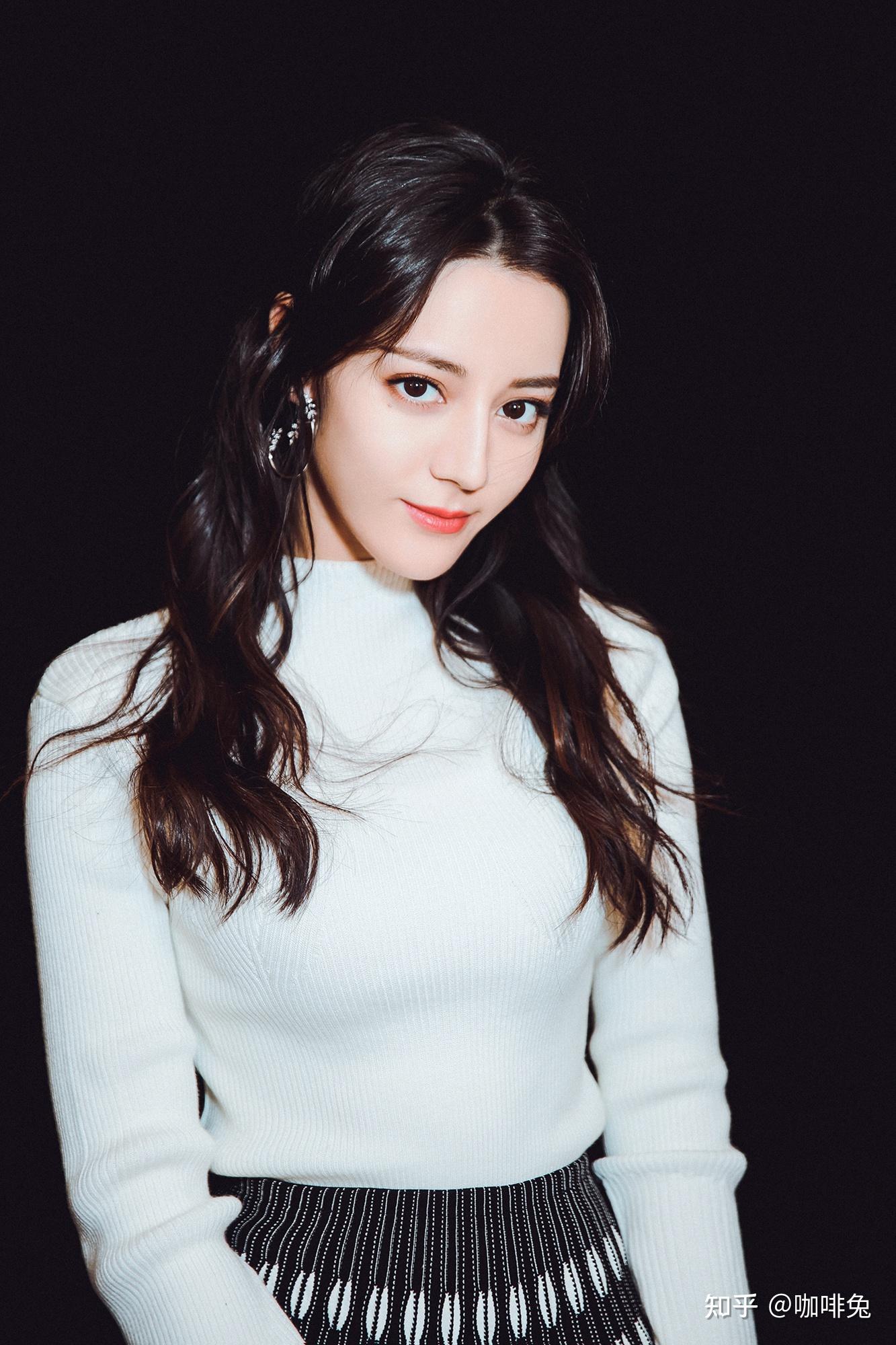 跟着美女迪丽热巴的穿搭好时尚优雅大方青春阳光的造型全都有