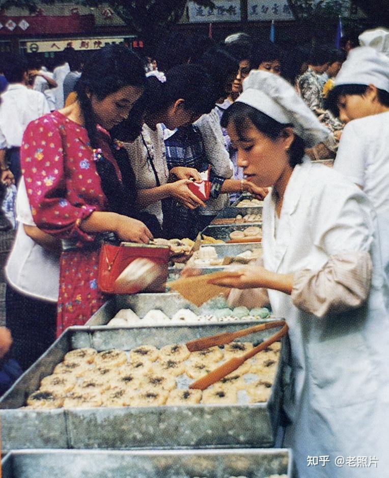 80年代安庆老照片人民路绿树百货大楼京沪商场糕点总厂