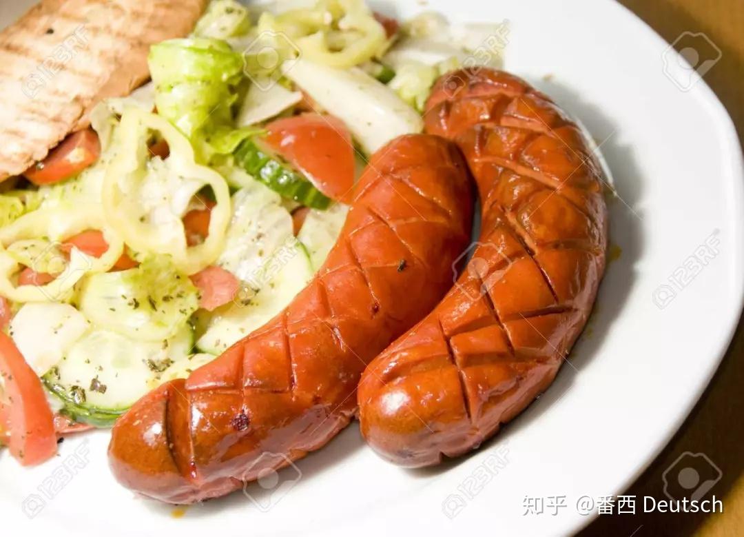 与芥末垂度的熏制的德国香肠 库存图片. 图片 包括有 香肠, 野餐, 服务, 德语, 垂度, 芥末, 熏制 - 60966889