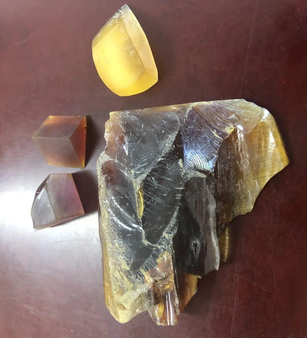 对我也上了潘家园门口卖塑料琥珀的当