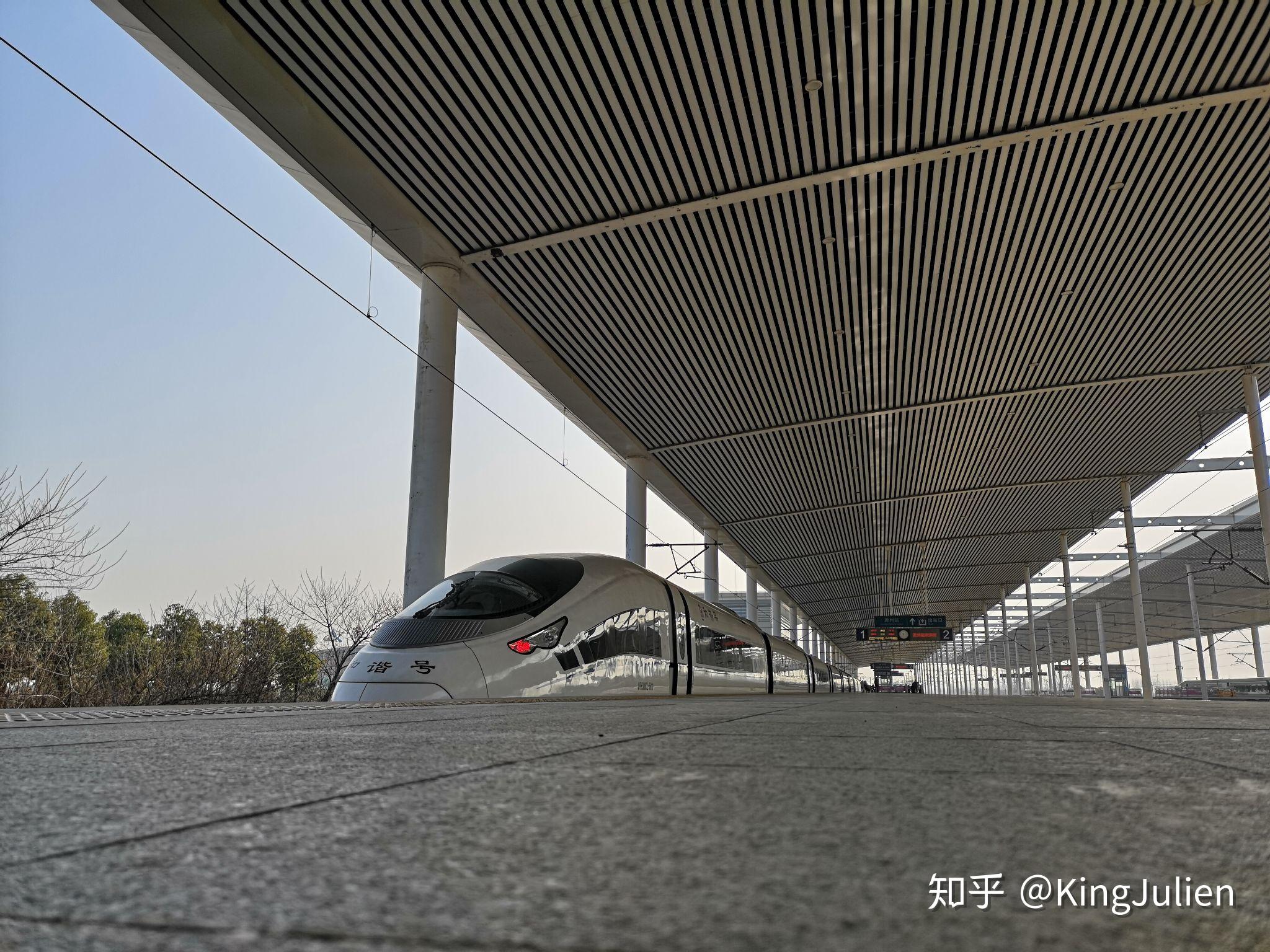 汉口开d307067次,南充北开d30585次,黄山北开d5582次,杭州东开d5579次