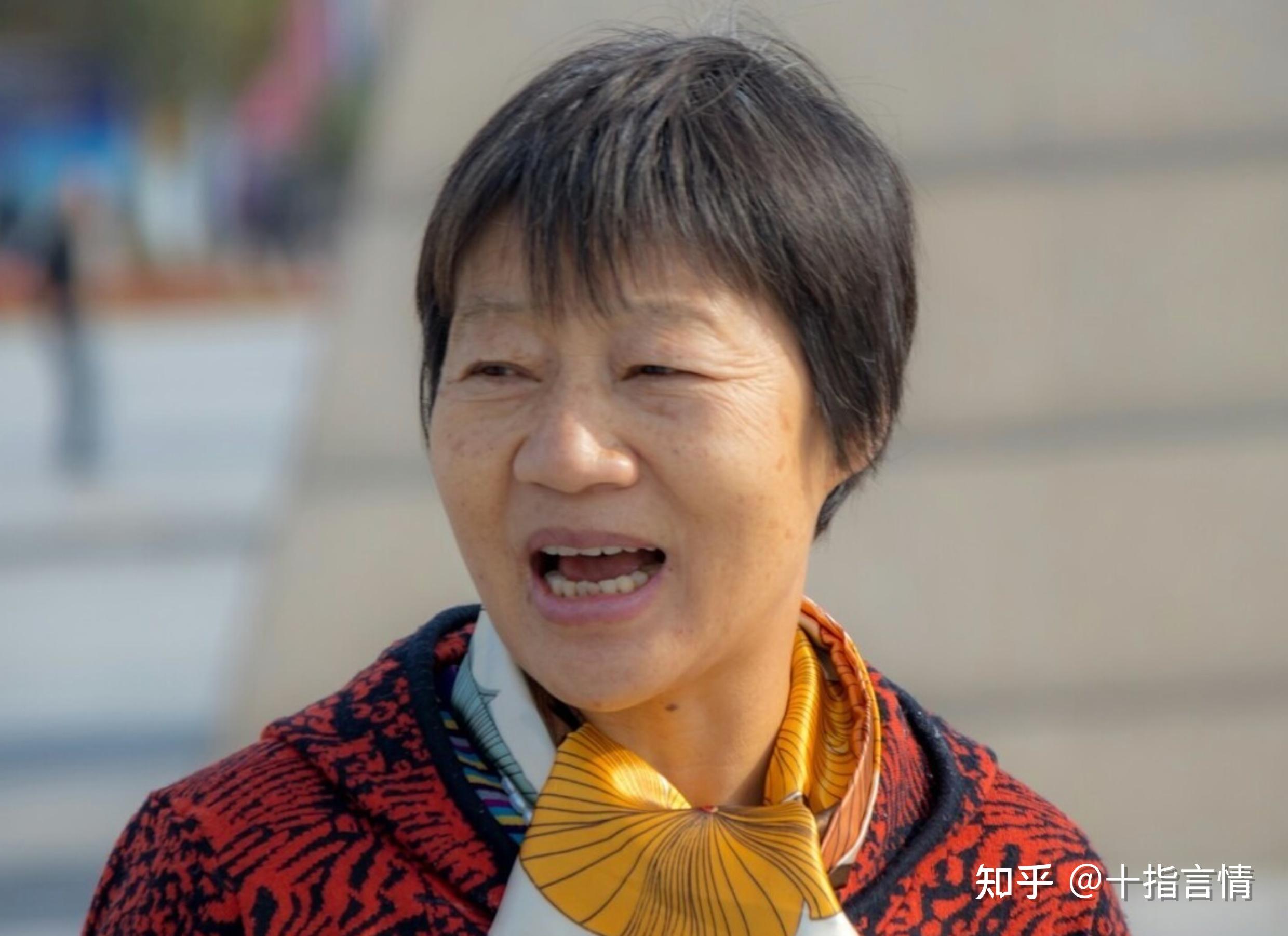 64岁大妈请男保姆过日子每月花费近万元直言我只图两样东西