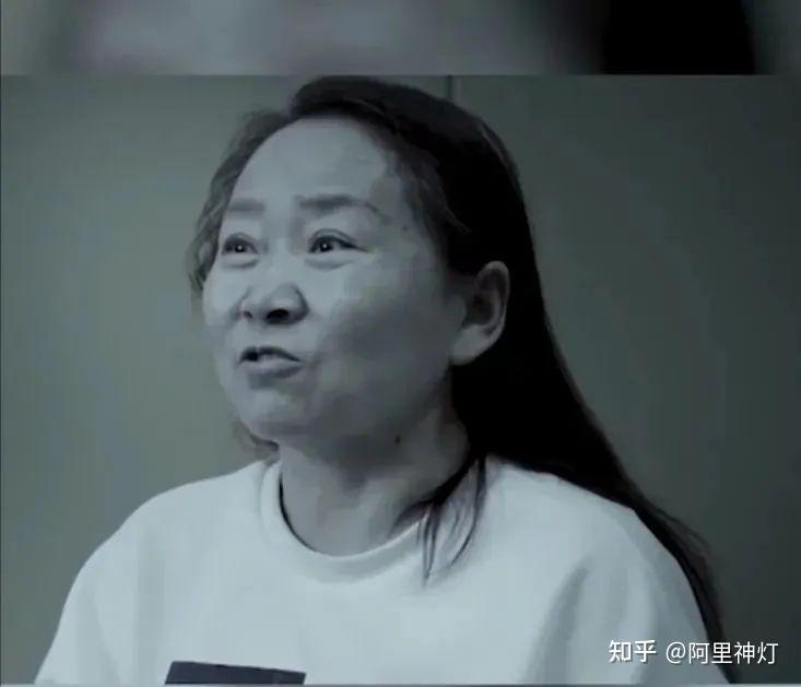 甘肃平凉市原市委常委,常务副市长黄继宗,对妻子于改香十分惧怕.