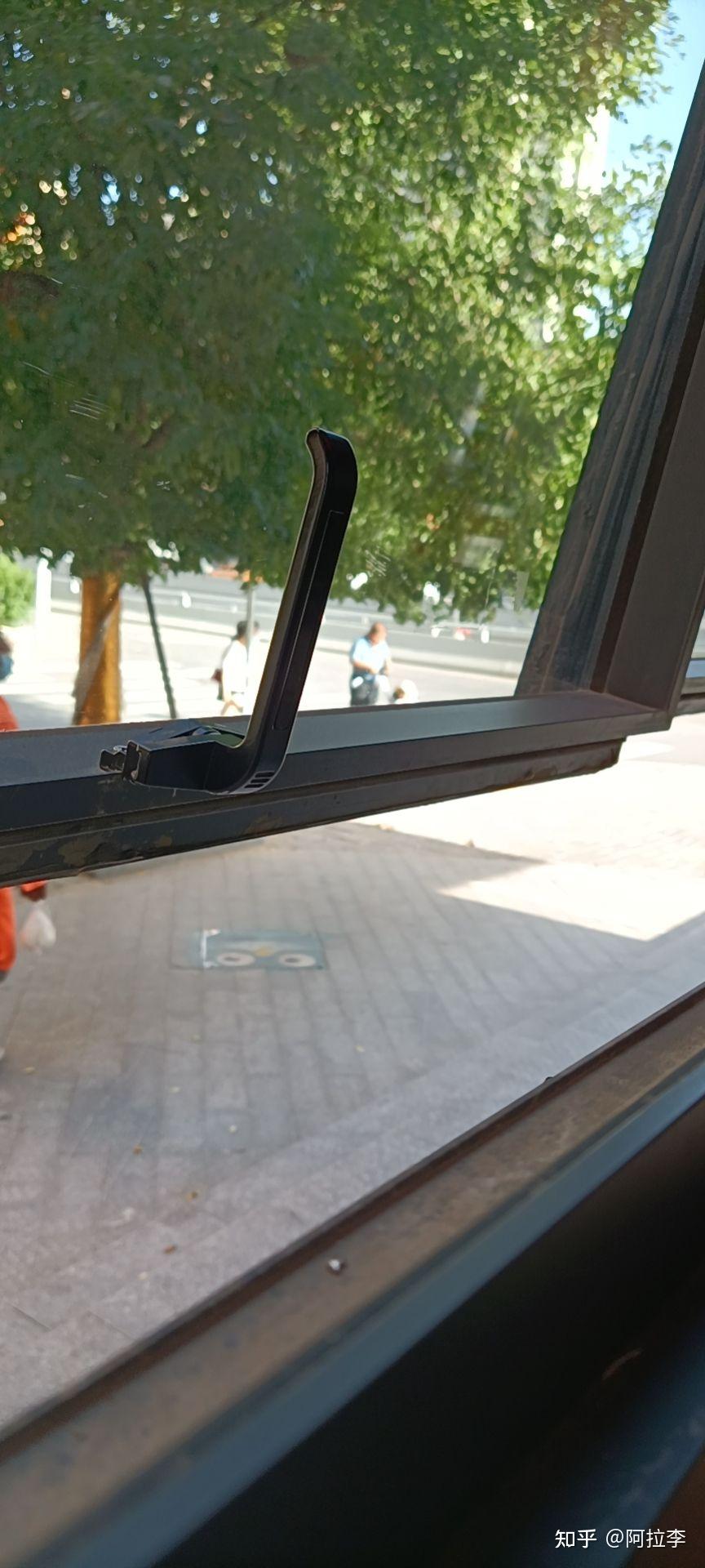 幕墙玻璃改翻窗