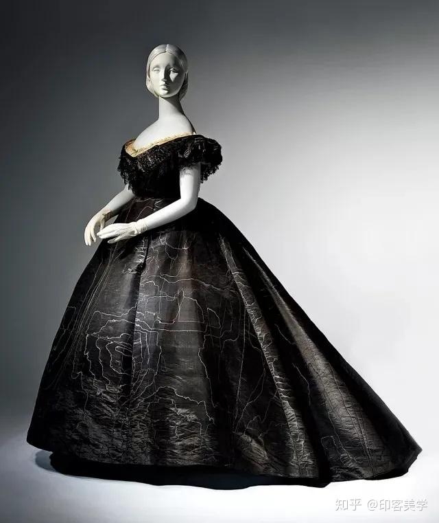 黑色系优雅19世纪的欧洲丧服时尚