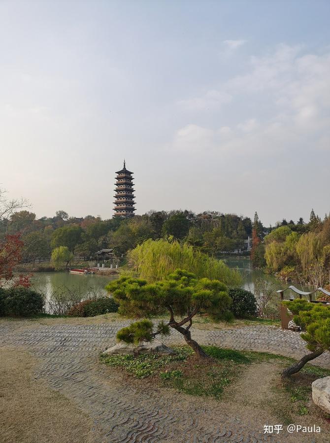 我们去了关东街,打卡了一家特色的藕粉点,吃了蒋家桥,去了瘦西湖,拍了