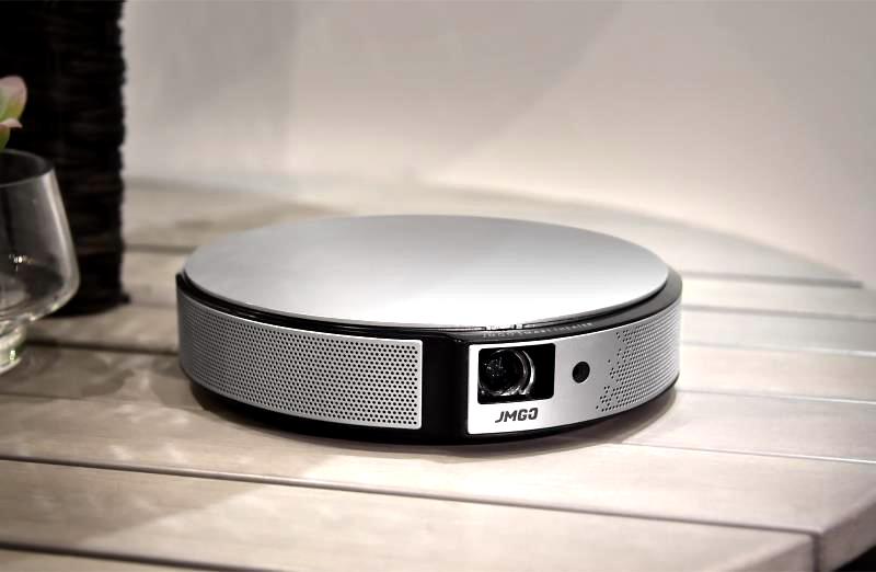 性能与价格为何要二选一试试两全其美的坚果c6家庭智能投影仪