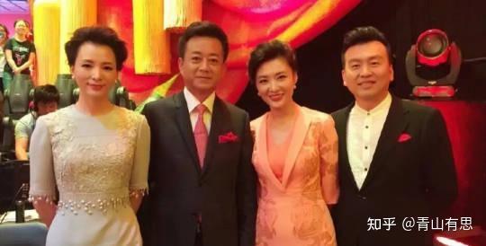 央视春晚四大主持聚会!周涛调皮,朱军显沧桑,董卿留短发仍美丽