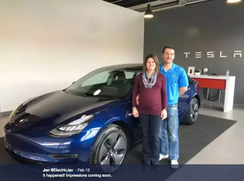 特斯拉女车主自白:到手一周,我找出model 3的7个瑕疵但还是很爱它