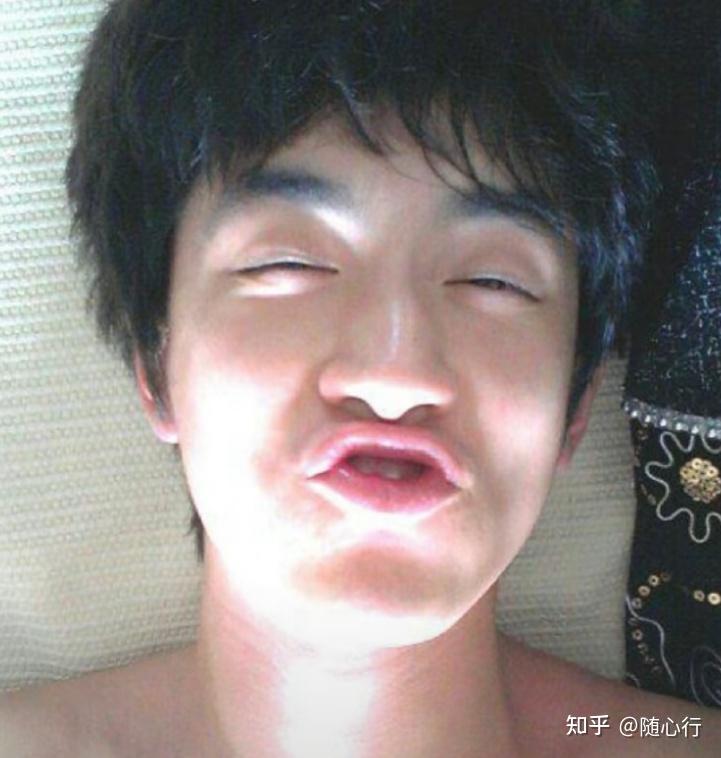 风趣的灵魂藏不住,无论是微博上的段子手属性,还是综艺里的搞笑担当