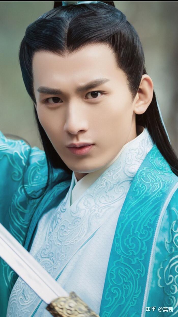 李易峰饰演的张小凡,身世和百里屠苏甚至有些相似.