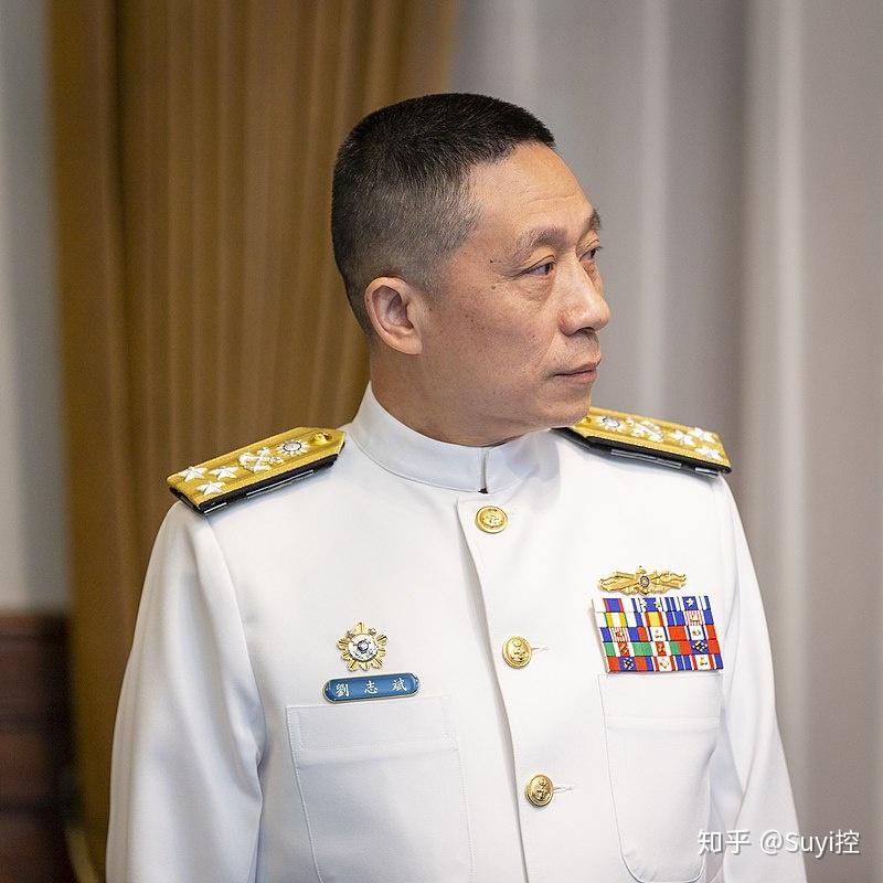 3,参谋本部总士官长(总士督长),一级士官长,像美军的总军士长一样