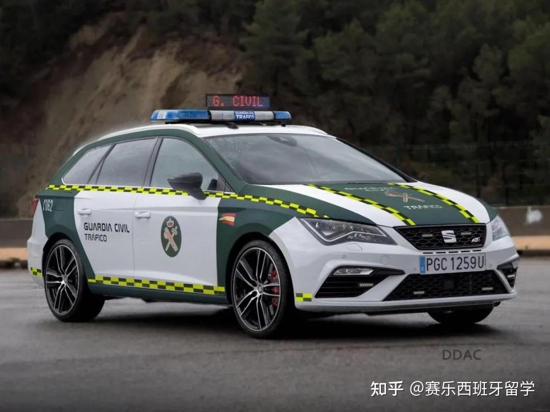 你造吗西班牙的车牌都是五颜六色的