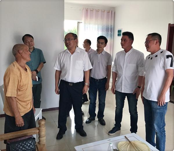 泰合集团董事长王仁果助力家乡脱贫为广安贫困山村首期捐赠200余万