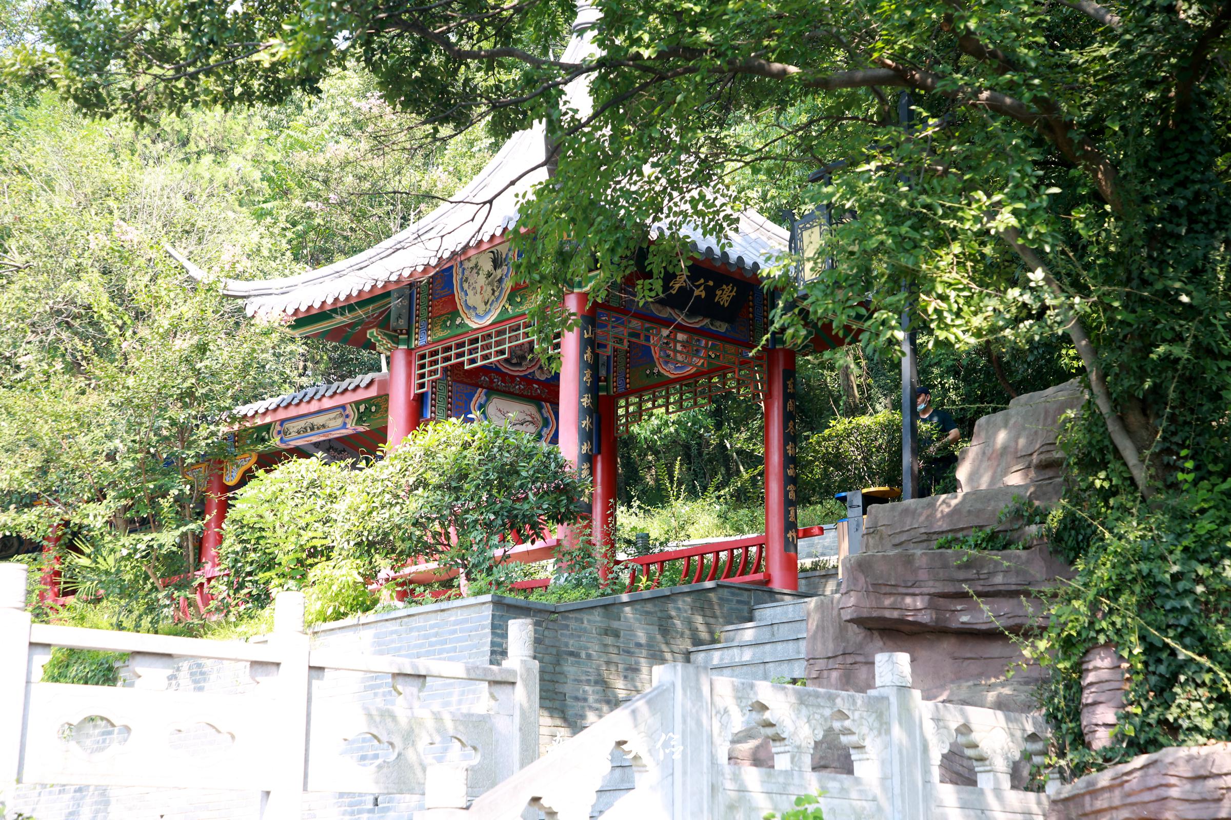 从富有诗意的路,走上一座既有故事又有风景的山 - 知乎