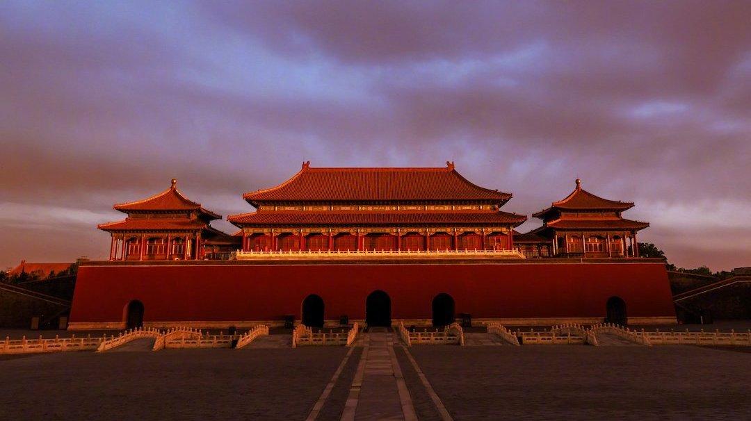 献礼故宫博物院建院100周年(1925-2025) 《荷瓶盛世》 - 知乎
