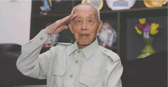 13日,原省军区副司令员,老红军,新四军老战士孔诚在干休所内永丰路上