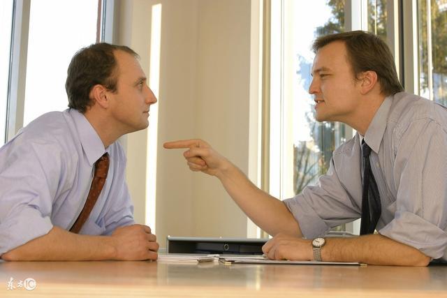 的工作关系不能完全抛开情感关系上下级之间双方心理上接近与相互帮助