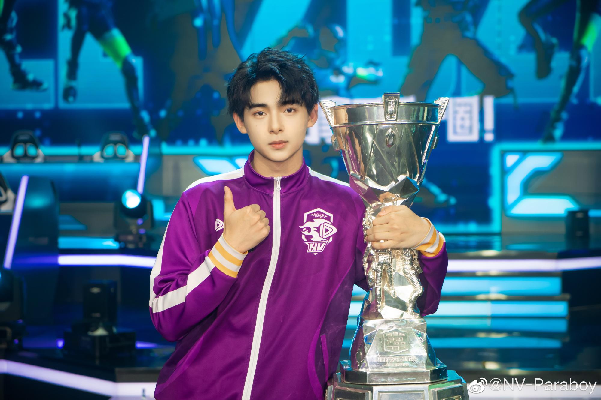 paraboy和平战场飘洒金雨逐梦少年再攀众山之巅