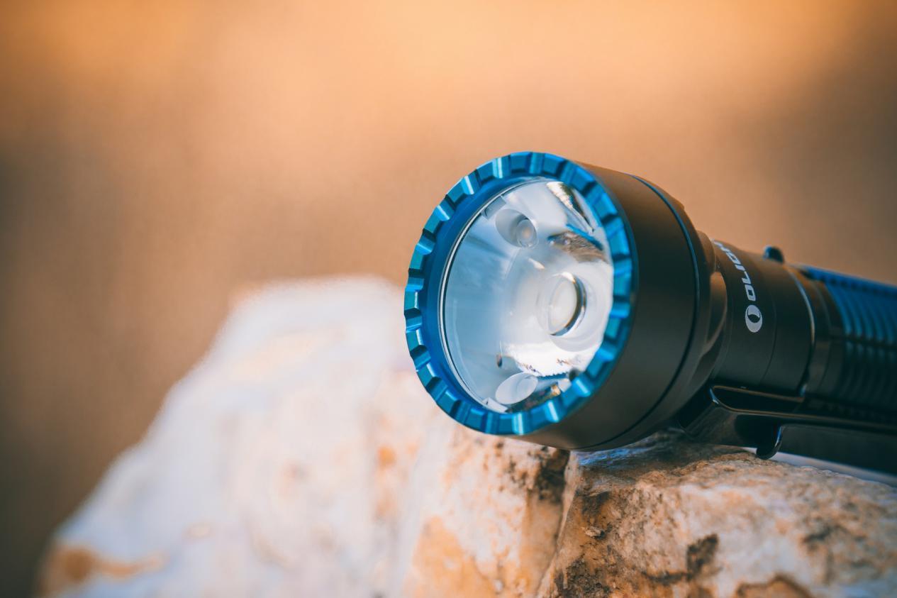 四色光源我的多功能照明装备olightfreyr火眼灯手电评测