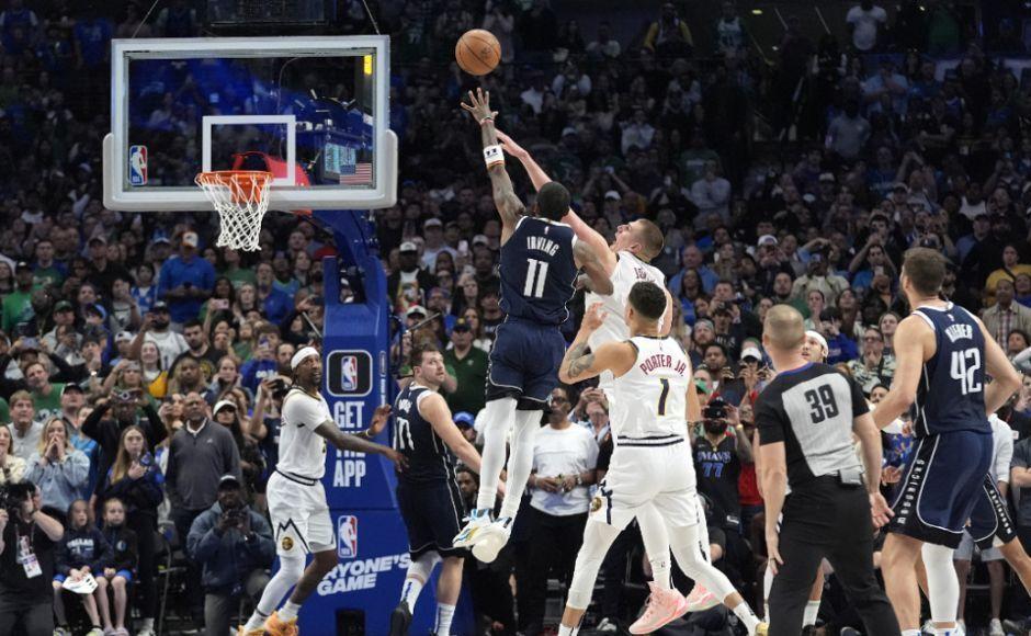 穆雷三分东契奇三分打平欧文随手一抛独行侠最后一秒胜掘金