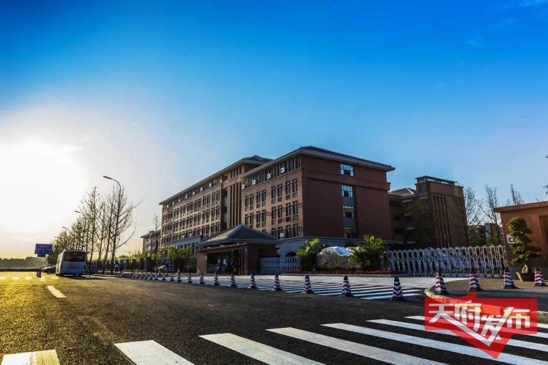 创新之要在"学教研产城"一体化;天府新区试验区是"做强主干"的战略