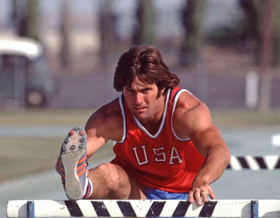 kris的第二任丈夫是美国传奇运动员bruce jenner,他们的小孩就是