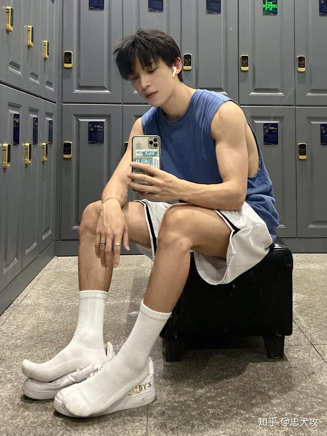 男生穿白袜特别好看是种怎样的体验?