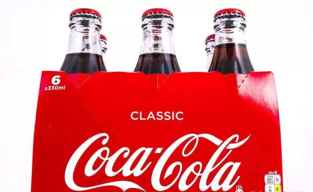 可口可乐的传世logo和经典瓶身是罗维设计的著名的产品设计师有产品