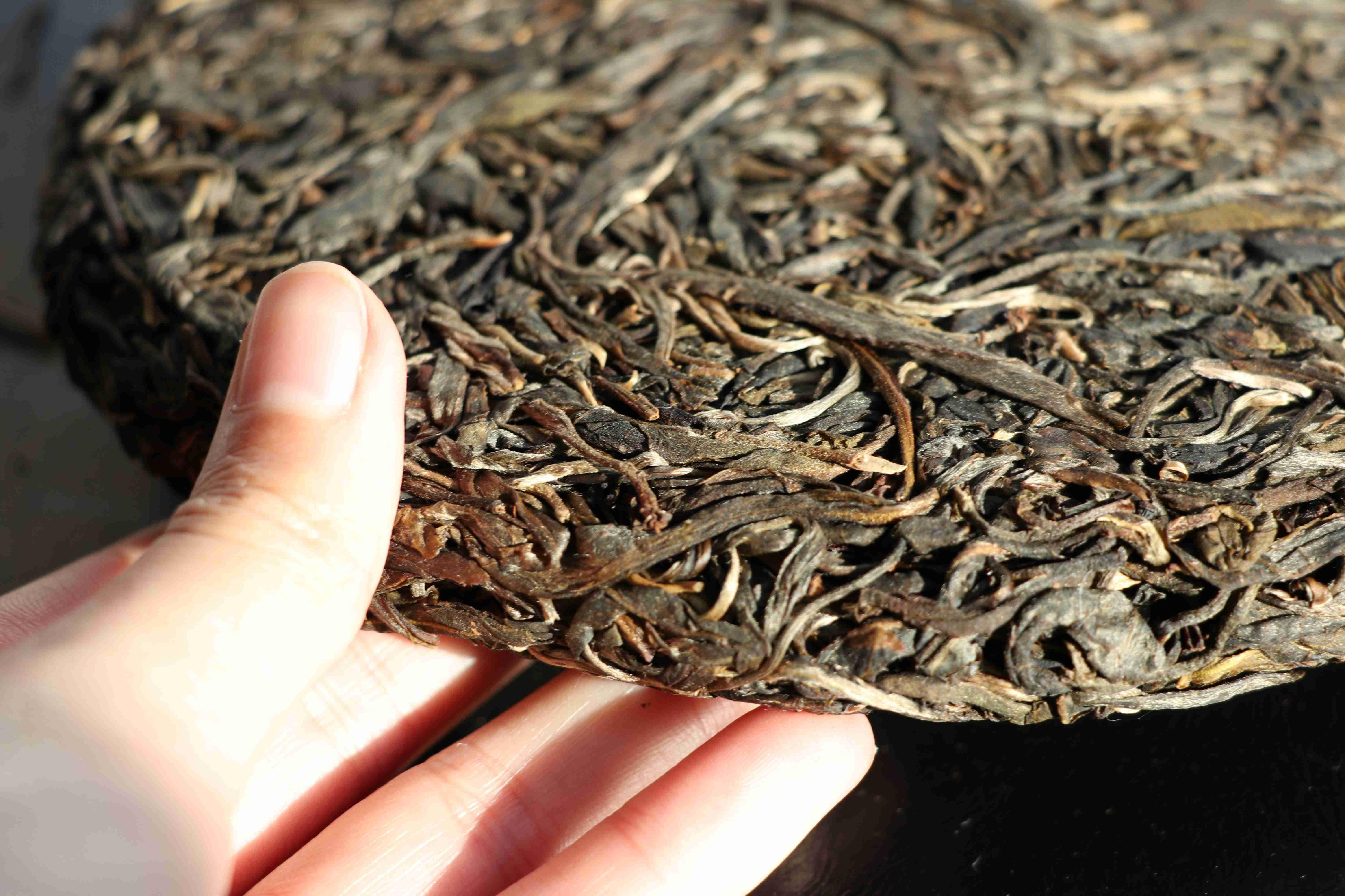 生存的必须品,正如这句话说的"盛世茶市兴,盛世古玩兴,乱世金条换斗米