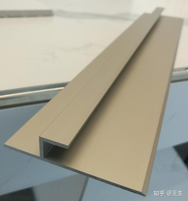 常见的几种带灯踢脚线